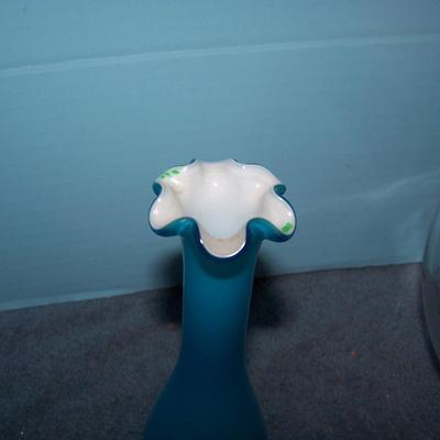 LOT 133 BEAUTIFUL ART GLASS VASES