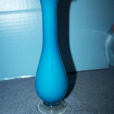 LOT 133 BEAUTIFUL ART GLASS VASES