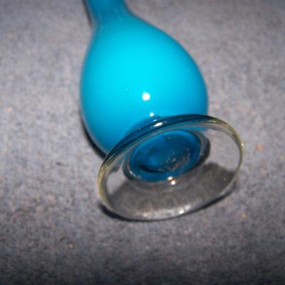 LOT 133 BEAUTIFUL ART GLASS VASES