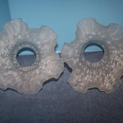 LOT 136 GREAT VINTAGE GLASS LAMP SHADES PLUS FLOOR LAMP PIECE