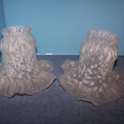 LOT 136 GREAT VINTAGE GLASS LAMP SHADES PLUS FLOOR LAMP PIECE
