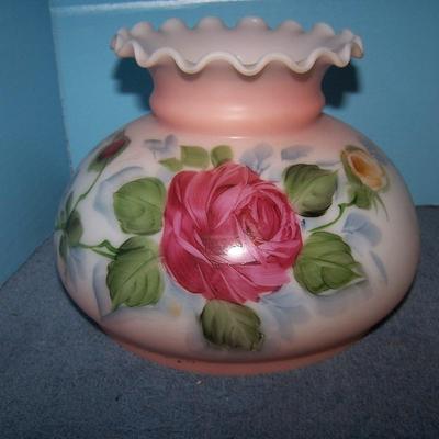 LOT 136 GREAT VINTAGE GLASS LAMP SHADES PLUS FLOOR LAMP PIECE