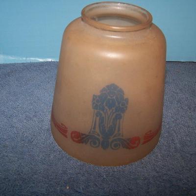 LOT 136 GREAT VINTAGE GLASS LAMP SHADES PLUS FLOOR LAMP PIECE