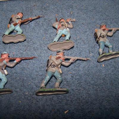 LOT 140 GREAT VINTAGE LOT CONFEDERATE PAINTED SOLDIERS--CRESCENT TOY CO