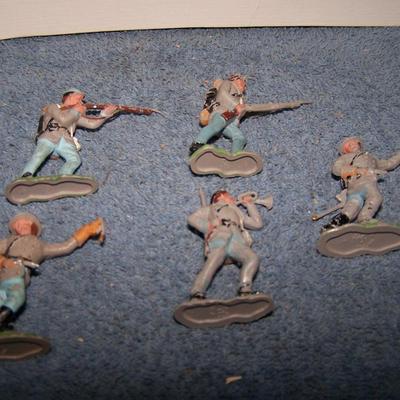 LOT 140 GREAT VINTAGE LOT CONFEDERATE PAINTED SOLDIERS--CRESCENT TOY CO