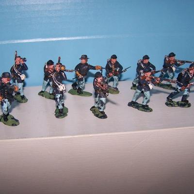 LOT 141 UNION PAINTED SOLDIERS--CRESCENT TOY CO