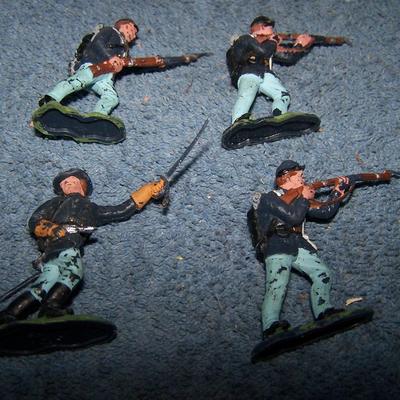 LOT 141 UNION PAINTED SOLDIERS--CRESCENT TOY CO