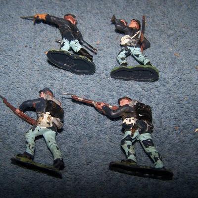 LOT 141 UNION PAINTED SOLDIERS--CRESCENT TOY CO