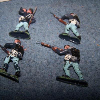 LOT 141 UNION PAINTED SOLDIERS--CRESCENT TOY CO