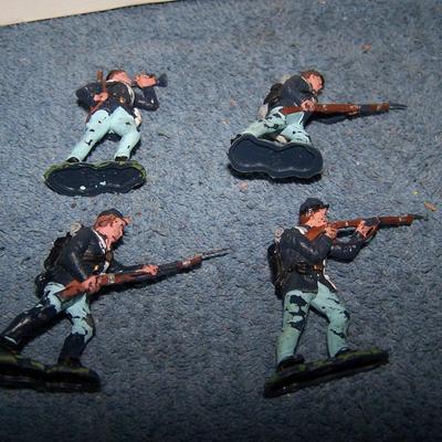 LOT 141 UNION PAINTED SOLDIERS--CRESCENT TOY CO