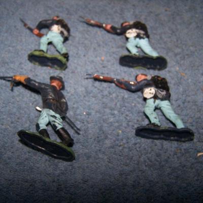 LOT 141 UNION PAINTED SOLDIERS--CRESCENT TOY CO