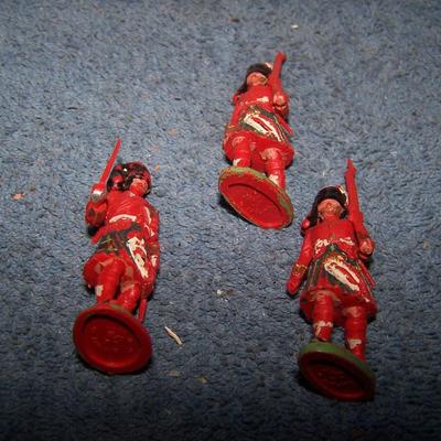 LOT 142 SCOTSMAN PAINTED SOLDIERS--CRESCENT TOY CO