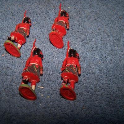 LOT 142 SCOTSMAN PAINTED SOLDIERS--CRESCENT TOY CO