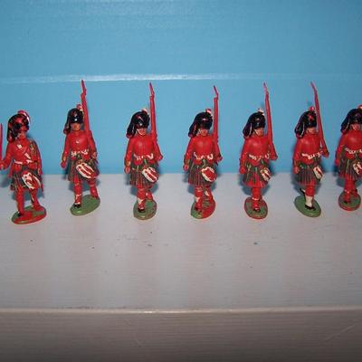 LOT 142 SCOTSMAN PAINTED SOLDIERS--CRESCENT TOY CO