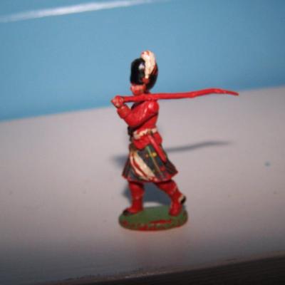 LOT 142 SCOTSMAN PAINTED SOLDIERS--CRESCENT TOY CO