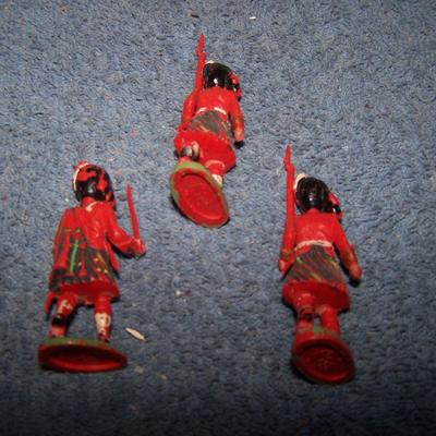 LOT 142 SCOTSMAN PAINTED SOLDIERS--CRESCENT TOY CO