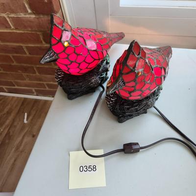 2 Red Cardinals Stained Glass Birds Accent Lamps