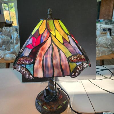 Dragonfly Stained Glass Table Lamp 18H 13Dia