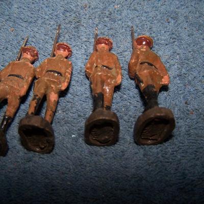 LOT 144 ELASTOLIN (1 LINEOL) PAINTED SOLDIERS