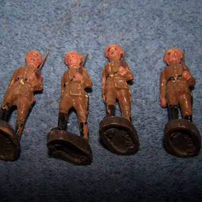 LOT 144 ELASTOLIN (1 LINEOL) PAINTED SOLDIERS