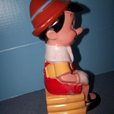 LOT 147 WONDERFUL VINTAGE DONALD DUCK LAMP & 2 BANKS