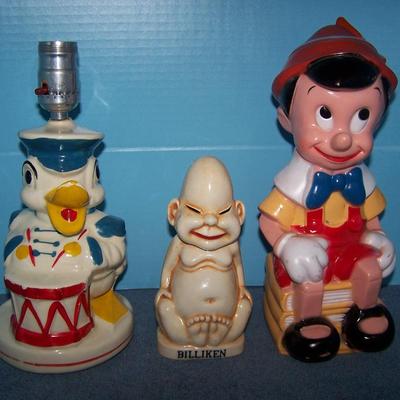 LOT 147 WONDERFUL VINTAGE DONALD DUCK LAMP & 2 BANKS