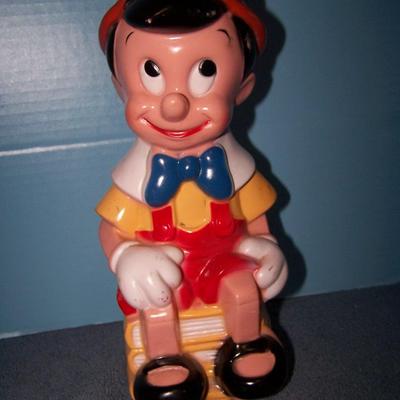 LOT 147 WONDERFUL VINTAGE DONALD DUCK LAMP & 2 BANKS