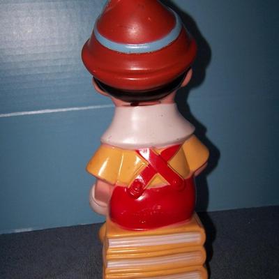 LOT 147 WONDERFUL VINTAGE DONALD DUCK LAMP & 2 BANKS