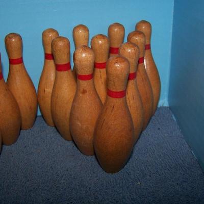 LOT 149 GREAT VINTAGE MINI WOODEN BOWLING PINS