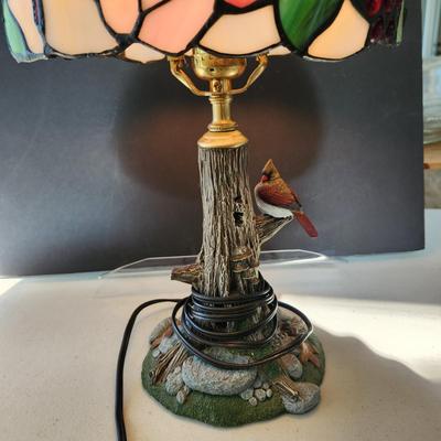 Stained Glass Table Lamp Cardinal Birds on Base w Cardinal 17" H 9"Dia