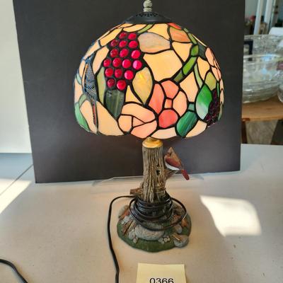 Stained Glass Table Lamp Cardinal Birds on Base w Cardinal 17" H 9"Dia