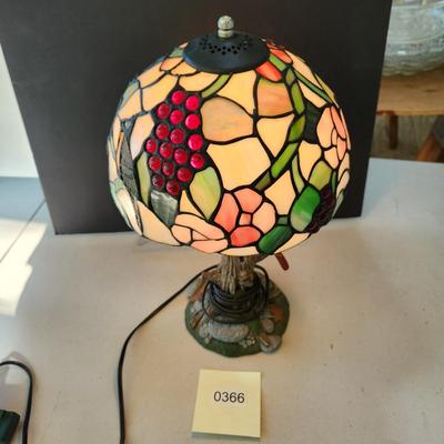 Stained Glass Table Lamp Cardinal Birds on Base w Cardinal 17" H 9"Dia