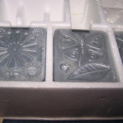 LOT 159 WONDERFUL 1966 FUN FLOWERS MAKER--MOLDS
