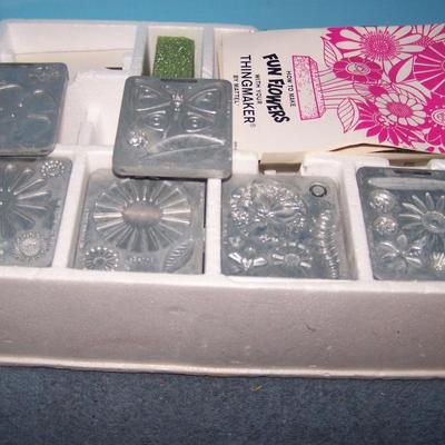 LOT 159 WONDERFUL 1966 FUN FLOWERS MAKER--MOLDS