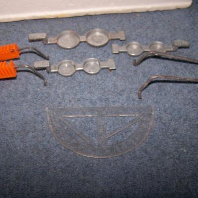 LOT 159 WONDERFUL 1966 FUN FLOWERS MAKER--MOLDS