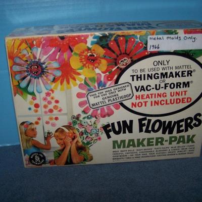 LOT 159 WONDERFUL 1966 FUN FLOWERS MAKER--MOLDS