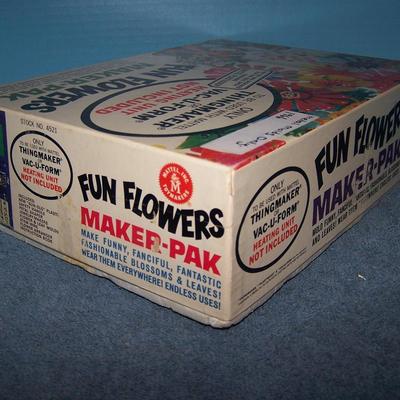 LOT 159 WONDERFUL 1966 FUN FLOWERS MAKER--MOLDS
