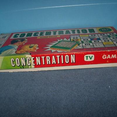 LOT 160 GREAT VINTAGE GAMES--JAN MURRAY & CONCENTRATION