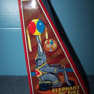 LOT 162 ADORABLE COLLECTABLE SHCYLLING TOYS DUCK & ELEPHANT