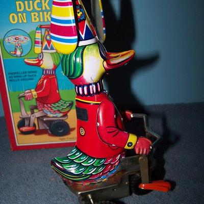 LOT 162 ADORABLE COLLECTABLE SHCYLLING TOYS DUCK & ELEPHANT