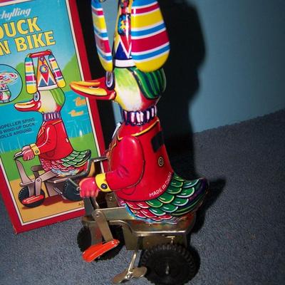LOT 162 ADORABLE COLLECTABLE SHCYLLING TOYS DUCK & ELEPHANT