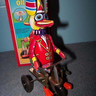 LOT 162 ADORABLE COLLECTABLE SHCYLLING TOYS DUCK & ELEPHANT