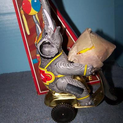 LOT 162 ADORABLE COLLECTABLE SHCYLLING TOYS DUCK & ELEPHANT