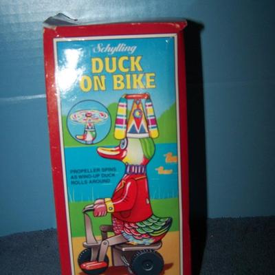 LOT 162 ADORABLE COLLECTABLE SHCYLLING TOYS DUCK & ELEPHANT