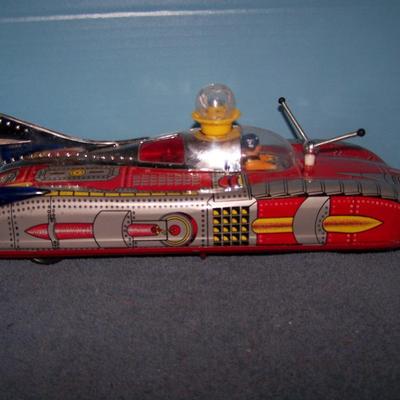 LOT 168 FAB COLLECTABLE TIN LITHO RED SPACE ROCKET TOY CAR