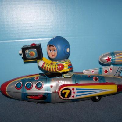 LOT 169 WONDERFUL COLLECTABLE TIN LITHO TELEVIBOAT SPACE ROCKET TOY