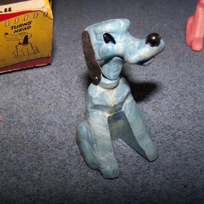 LOT 170 VINTAGE 18 FIDO/PLUTO DOG & RING MAGNETIC TOYS