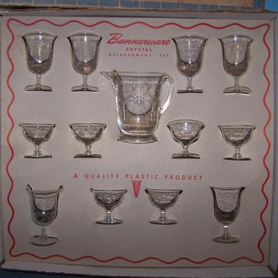 LOT 172 FABULOUS KIDS' BANNERWARES REFRESHMENT SET in BOX