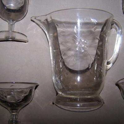 LOT 172 FABULOUS KIDS' BANNERWARES REFRESHMENT SET in BOX
