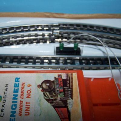 LOT 173 WONDERFUL VINTAGE CRAGSTON TIN LITHO TRAIN SET in BOX
